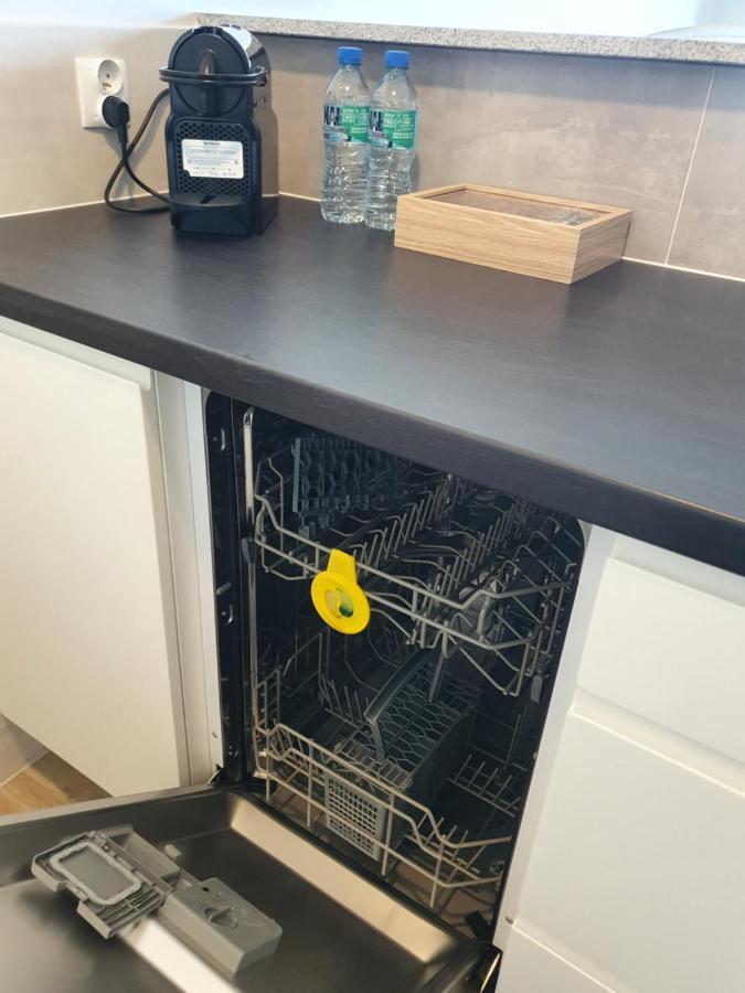 Apartament Wsrod 1000Cy Swiatel - Z Parkingiem W Hali Garazowej- Duzy Balkon Z Lezakami - Piekny Widok Noca Na Panorame Tysiaclecia Катовіце Екстер'єр фото