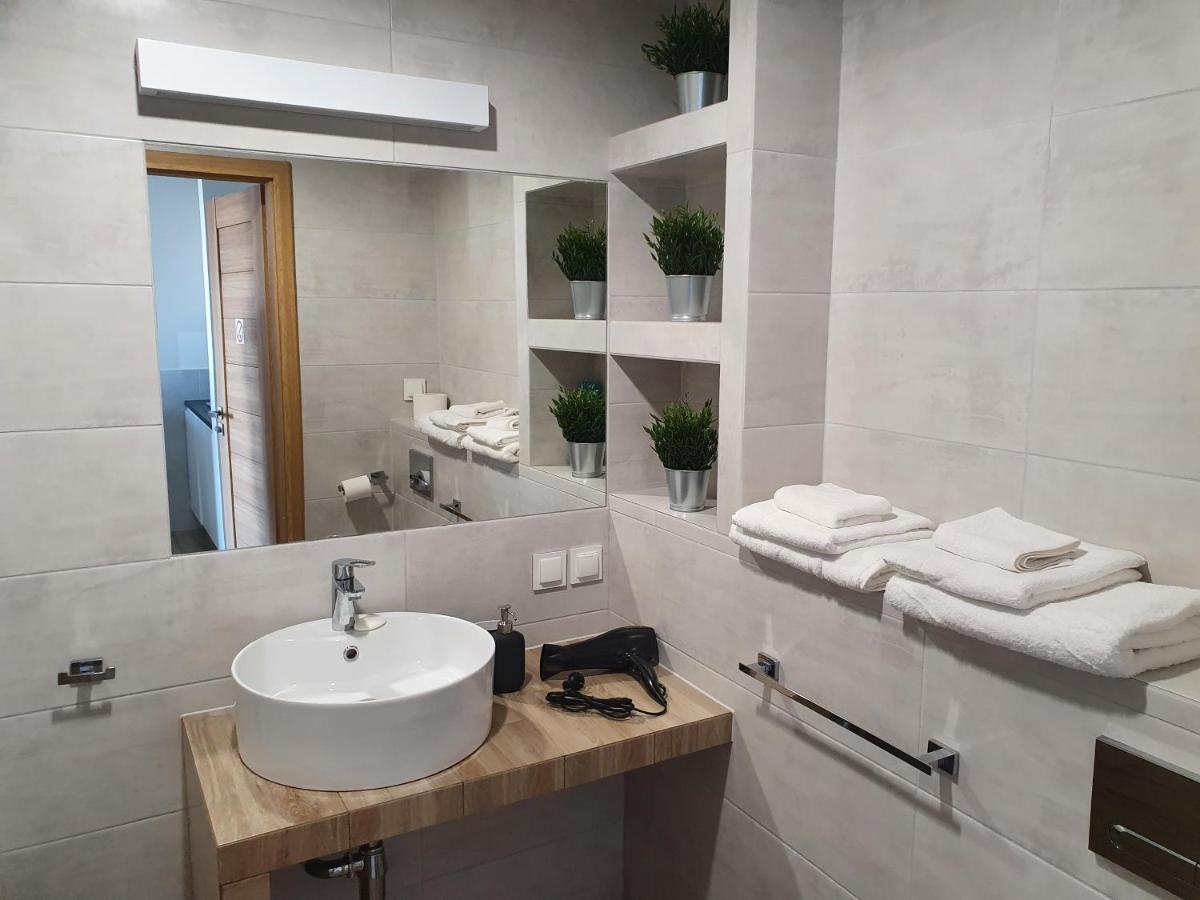 Apartament Wsrod 1000Cy Swiatel - Z Parkingiem W Hali Garazowej- Duzy Balkon Z Lezakami - Piekny Widok Noca Na Panorame Tysiaclecia Катовіце Екстер'єр фото