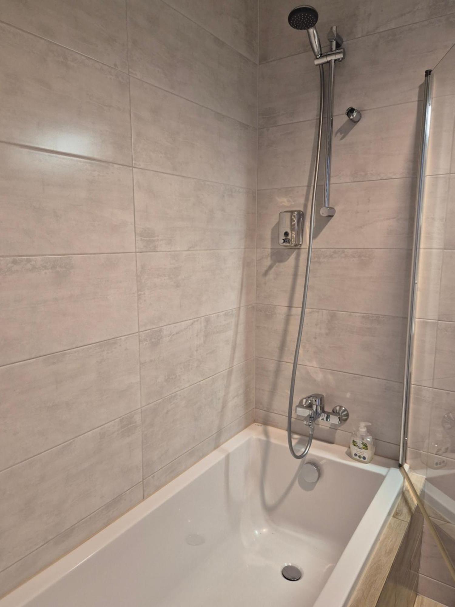 Apartament Wsrod 1000Cy Swiatel - Z Parkingiem W Hali Garazowej- Duzy Balkon Z Lezakami - Piekny Widok Noca Na Panorame Tysiaclecia Катовіце Екстер'єр фото